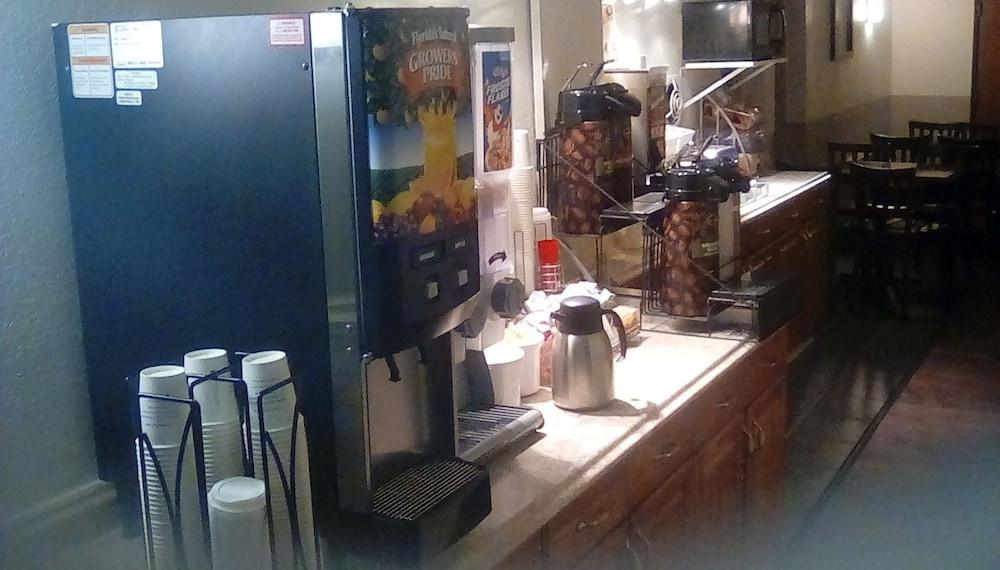 纽堡速8酒店 外观 照片